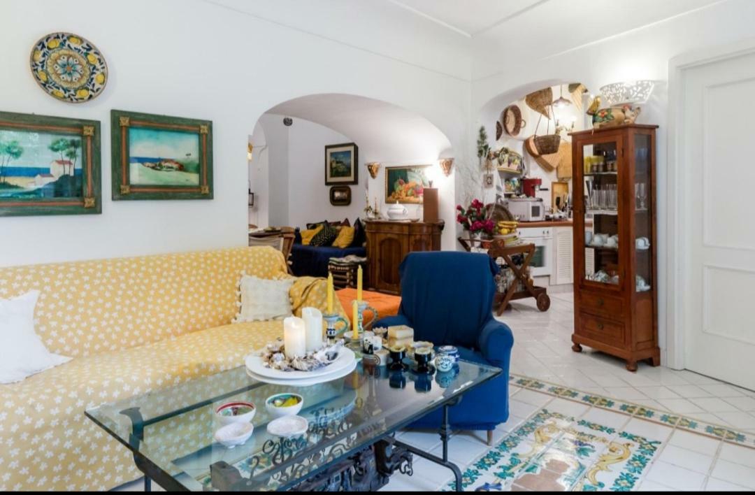 Casa Mia - With Shared Pool And Parking Space